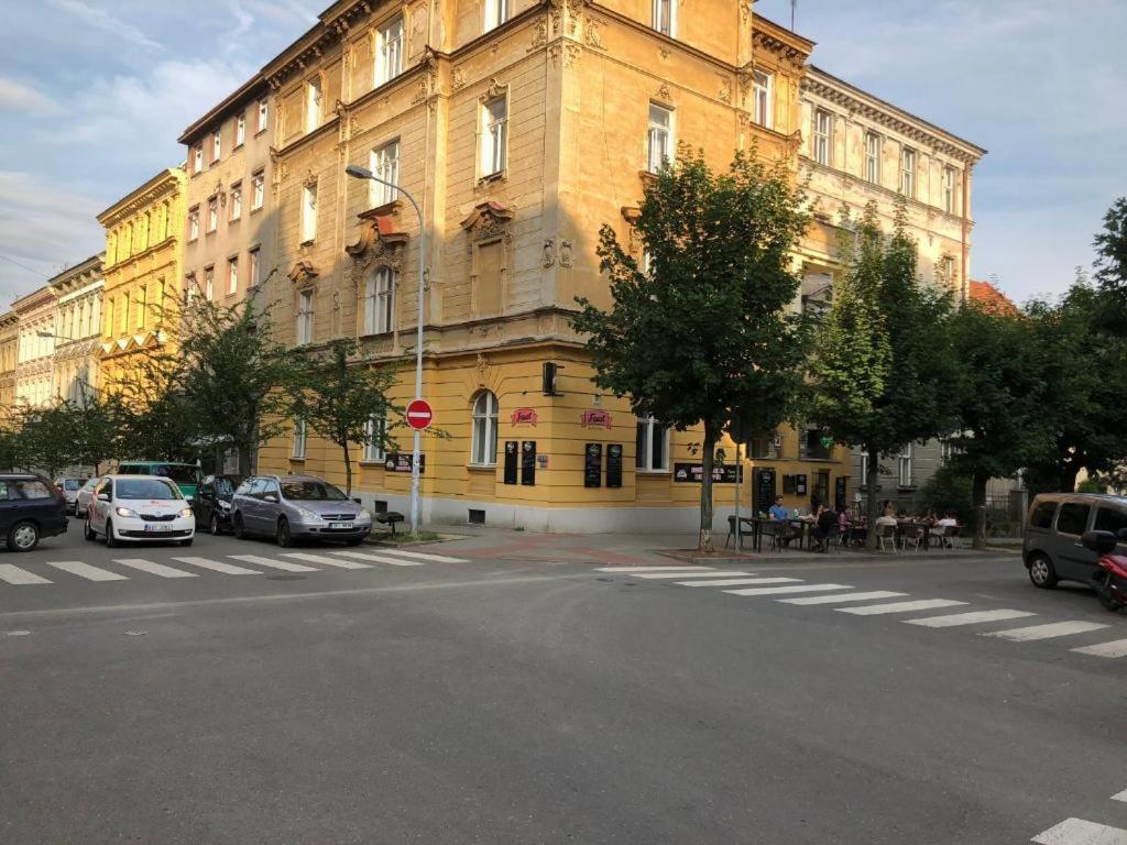 Rooms Veveri - Uvoz, 10 Min Peski Do Centru Brno Exteriér fotografie